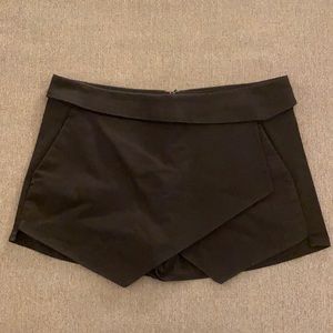Black Aritzia envelope skort